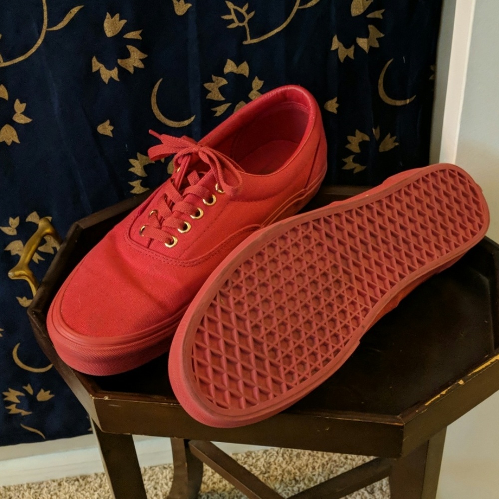 Red vans - Picture 3 of 3